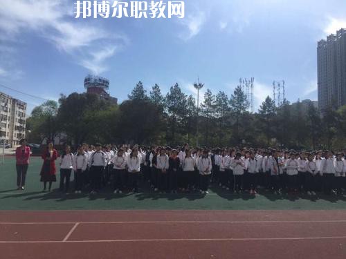 新疆石河子衛(wèi)生學(xué)校2021年學(xué)費(fèi)、收費(fèi)多少
