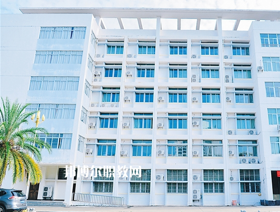 海南農(nóng)墾衛(wèi)生學(xué)校2021年學(xué)費、收費多少