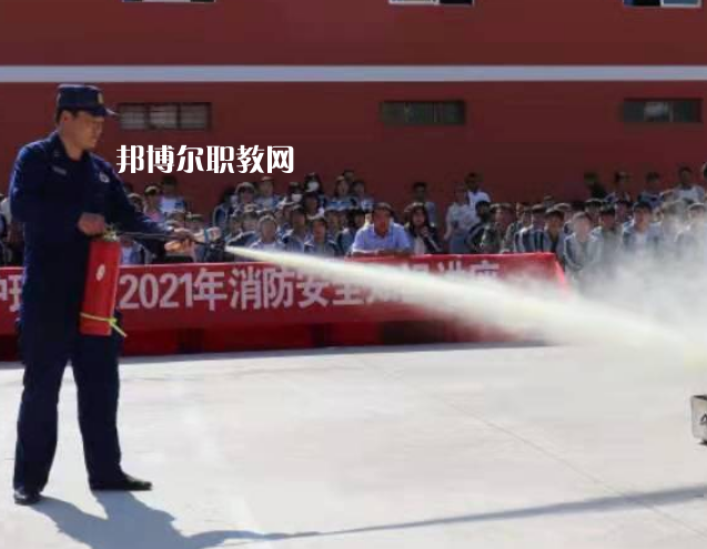 定西隴中護理學(xué)校2022年報名條件、招生要求、招生對象