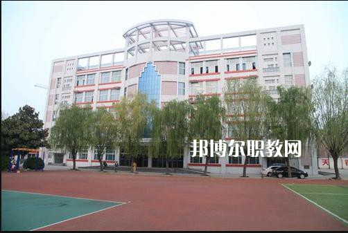 重慶輕工業(yè)技工學(xué)校2022年學(xué)費(fèi)、收費(fèi)多少 
