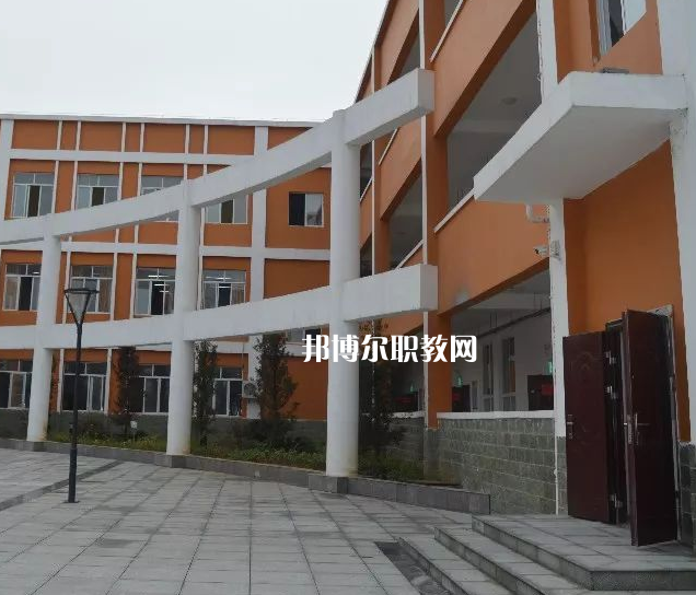 黔南州技工學(xué)校2022年報(bào)名條件、招生要求、招生對(duì)象