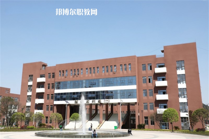 重慶萬州技師學院2022年招生辦聯(lián)系電話 