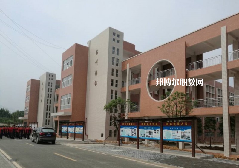 西峰職業(yè)中等專業(yè)學(xué)校2022年學(xué)費、收費多少
