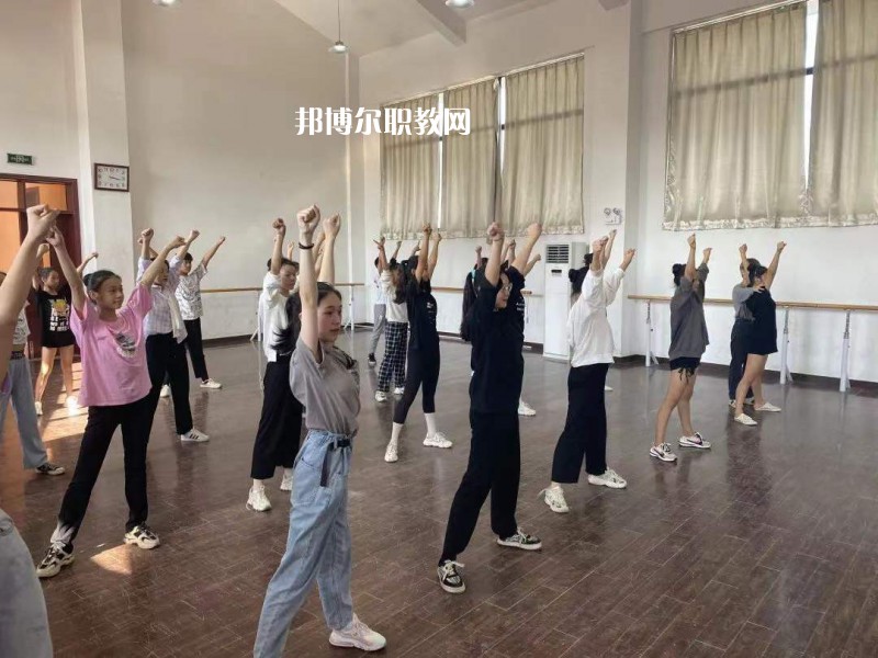 無錫文化藝術(shù)學(xué)校2022年報名條件、招生要求、招生對象