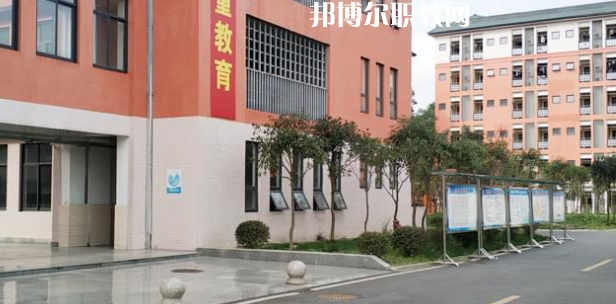 成都廣信數(shù)字技術(shù)職業(yè)學校2022年學費、收費多少
