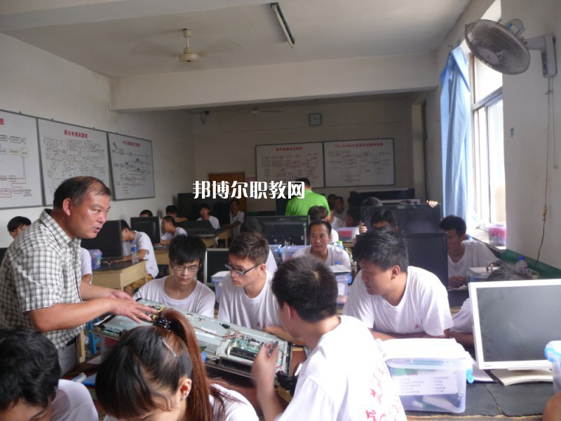 蘭州電子工業(yè)學校2022年學費、收費多少