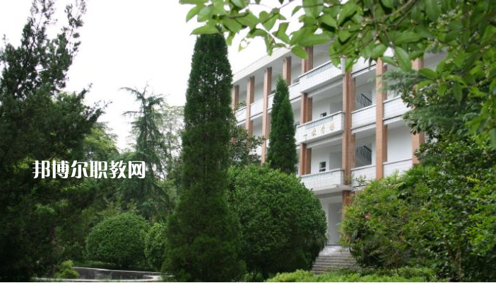 重慶紅春藤技工學(xué)校2022年學(xué)費、收費多少