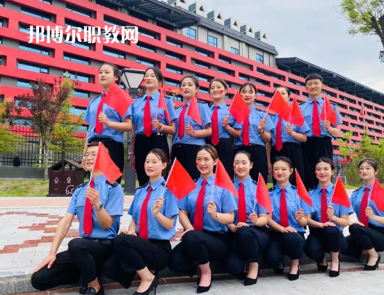 平?jīng)鰜問(wèn)|職業(yè)技術(shù)學(xué)校2022年招生辦聯(lián)系電話(huà)