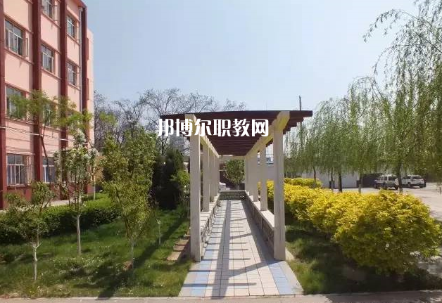 張家口工程技術(shù)學(xué)校2022年招生辦聯(lián)系電話(huà)