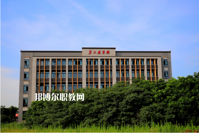 重慶工貿(mào)高級技工學(xué)校2022年報名條件、招生要求、招生對象