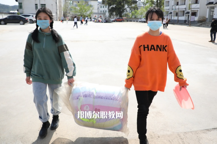 保定市清苑區(qū)職業(yè)技術(shù)教育中心2022年學費、收費多少