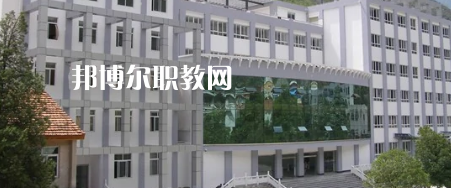 四川省甘孜衛(wèi)生學校2022年招生辦聯系