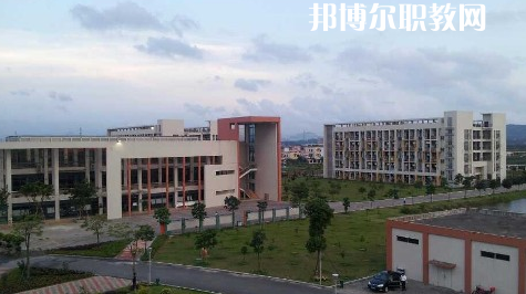 獨山中等職業(yè)學校2022年學費、收費多少