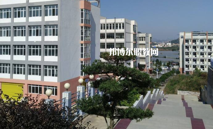 華坪縣職業(yè)高級中學(xué)2022年招生辦聯(lián)系電話