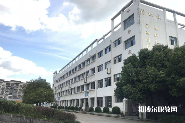 云南化工學(xué)校2022年學(xué)費、收費多少