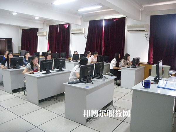 張家口科技職業(yè)學校2022年學費、收費多少