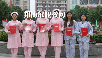 廉江市衛(wèi)生職業(yè)技術(shù)學(xué)校2022年報(bào)名條件、招生要求、招生對(duì)象