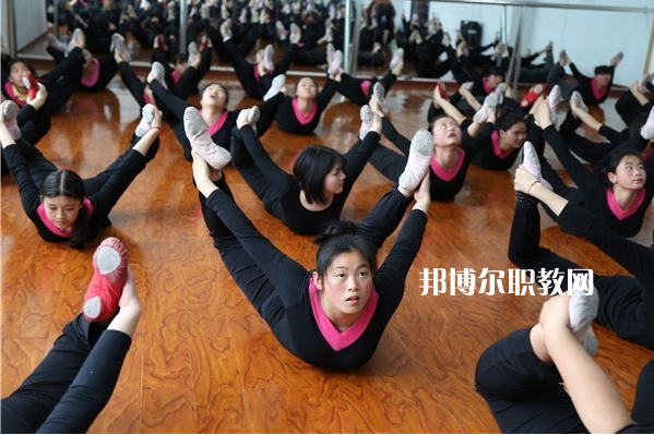 重慶榮昌職業(yè)教育中心2022年學(xué)費(fèi)、收費(fèi)多少