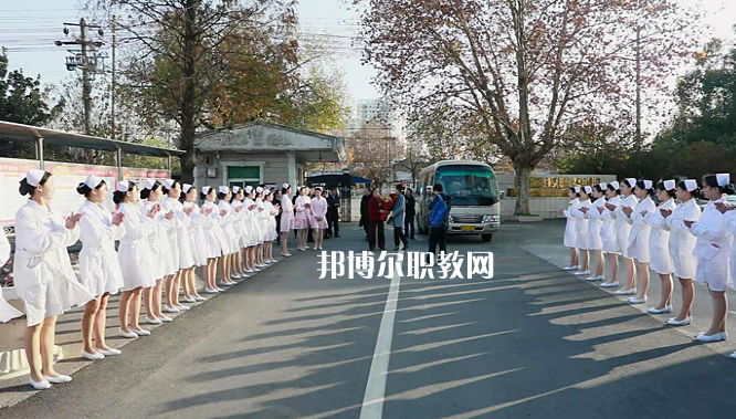安徽淮南衛(wèi)生學校2022年報名條件、招生要求、招生對象