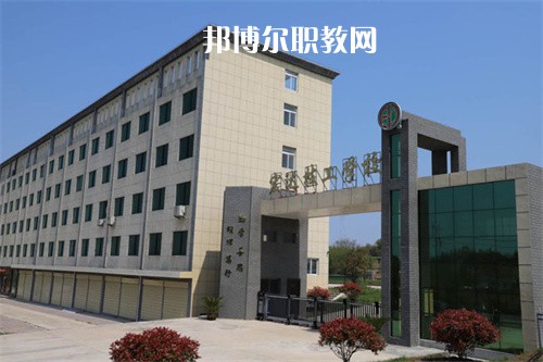 懷寧宏達技工學(xué)校2022年報名條件、招生要求、招生對象
