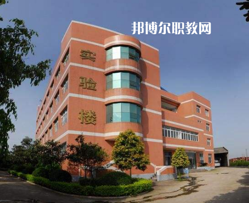 重慶渝東技工學(xué)校2022年報(bào)名條件、招生要求、招生對象