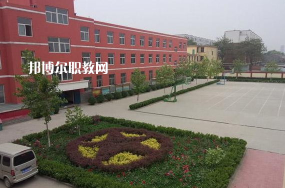 曲靖財經(jīng)學(xué)校2022年招生辦聯(lián)系電話