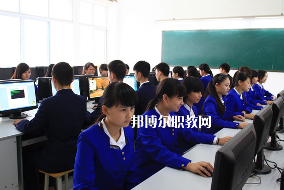 眉山華西航空旅游學(xué)校2022年報(bào)名條件、招生要求、招生對(duì)象