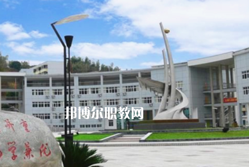 曲靖技工學(xué)校2022年報名條件、招生要求、招生對象