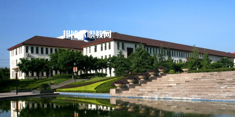 重慶醫(yī)科學(xué)校2022年學(xué)費(fèi)、收費(fèi)多少