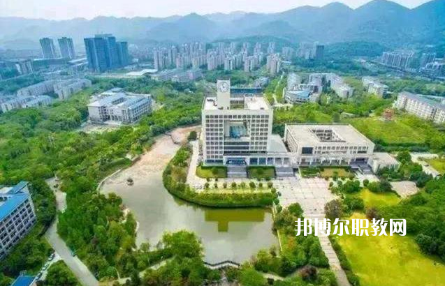 重慶醫(yī)科學(xué)校2022年報名條件、招生要求、招生對象
