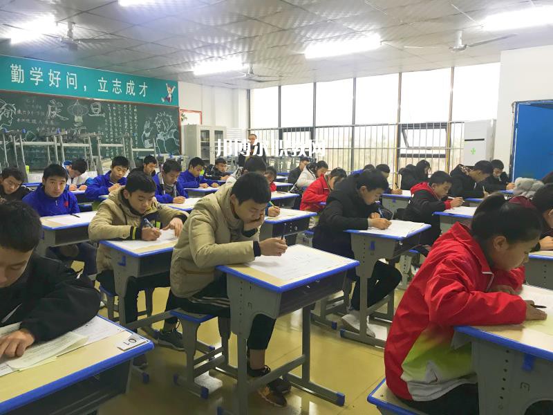四川達(dá)州鳳凰職業(yè)技術(shù)學(xué)校2022年報(bào)名條件、招生要求、招生對(duì)象