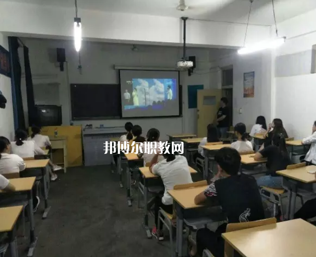 石家莊經(jīng)貿(mào)學(xué)校2022年報(bào)名條件、招生要求、招生對(duì)象