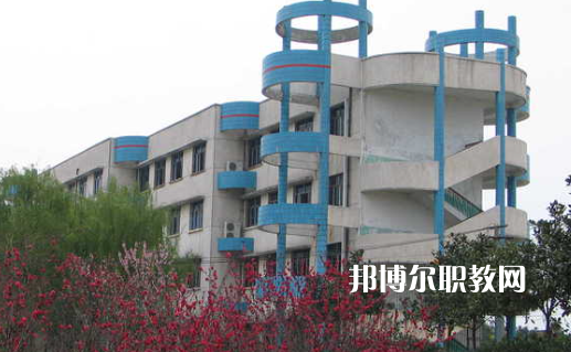 武漢第二高級(jí)技工學(xué)校2022年報(bào)名條件、招生要求、招生對(duì)象
