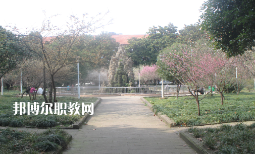 湖北汽車工業(yè)實(shí)驗(yàn)技工學(xué)校2022年報(bào)名條件、招生要求、招生對(duì)象