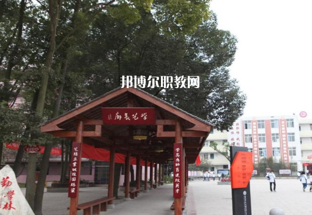 廣州工商技工學(xué)校2022年招生辦聯(lián)系電話(huà)
