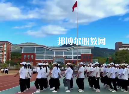 福建2023年讀中專學?？梢钥即髮W嗎