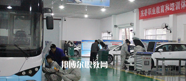 南京市公用事業(yè)技工學(xué)校地址在哪里，哪個(gè)地區(qū)，哪個(gè)城市?