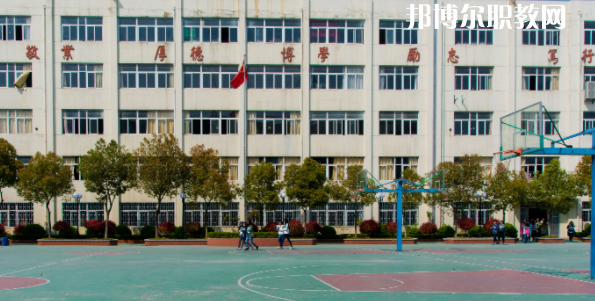 南京工業(yè)技術(shù)學(xué)校地址在哪里，哪個地區(qū)，哪個城市?
