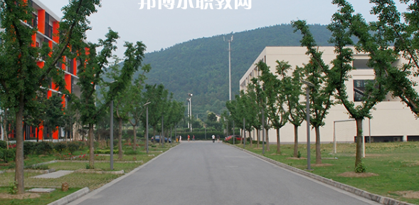 蘇州市紡織工業(yè)職工中等專業(yè)學(xué)校地址在哪里，哪個地區(qū)，哪個城市?