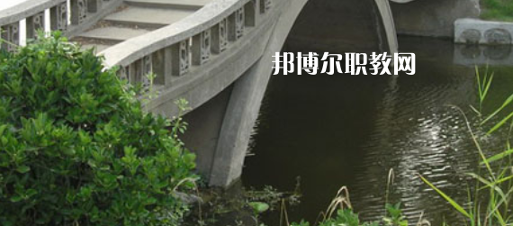 淮安市洪澤區(qū)技工學(xué)校地址在哪里，哪個(gè)地區(qū)，哪個(gè)城市?