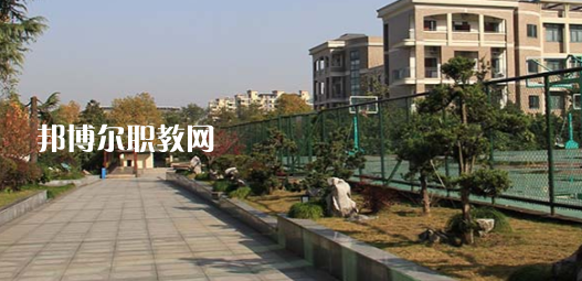 杭州市城西中學(xué)職高部地址在哪里，哪個地區(qū)，哪個城市?