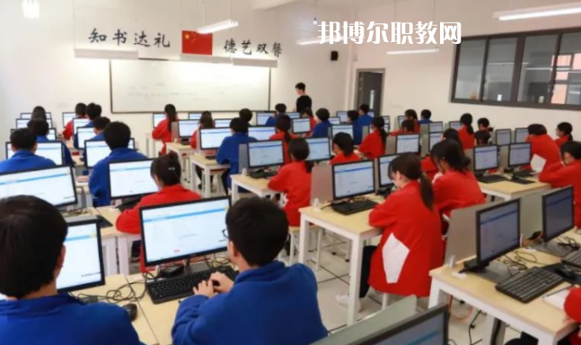 寧波市東坤職業(yè)高級(jí)中學(xué)地址在哪里，哪個(gè)地區(qū)，哪個(gè)城市?