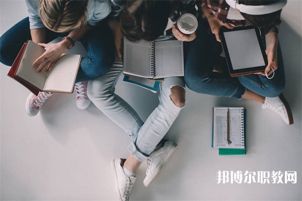 龍陵縣職業(yè)高級(jí)中學(xué)有哪些招生專(zhuān)業(yè)（2023年）