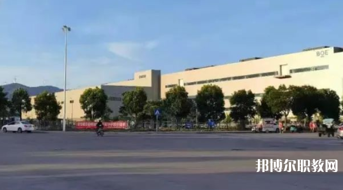西安智能工業(yè)技工學(xué)校地址，乘車路線