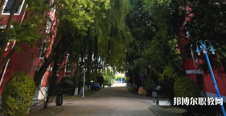 秦皇島市外事旅游職業(yè)學校地址，乘車路線