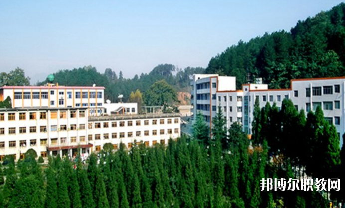 2023黔南民族衛(wèi)生學(xué)校多少錢(qián) 黔南民族衛(wèi)生學(xué)校各專(zhuān)業(yè)學(xué)費(fèi)收費(fèi)標(biāo)準(zhǔn)
