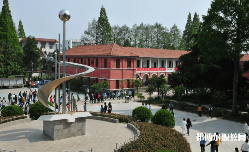 信陽市第一職業(yè)高級中學(xué)怎么樣、好不好
