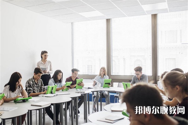 湖北哪里的中職學(xué)校能讀藝術(shù)設(shè)計專業(yè)