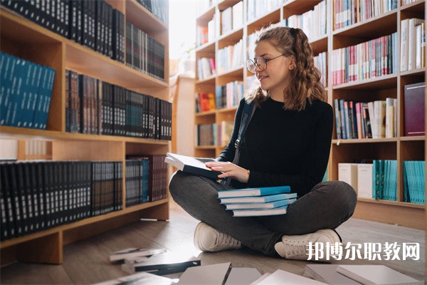 湖南哪里的中專學校能讀美容美發(fā)與形象設計專業(yè)