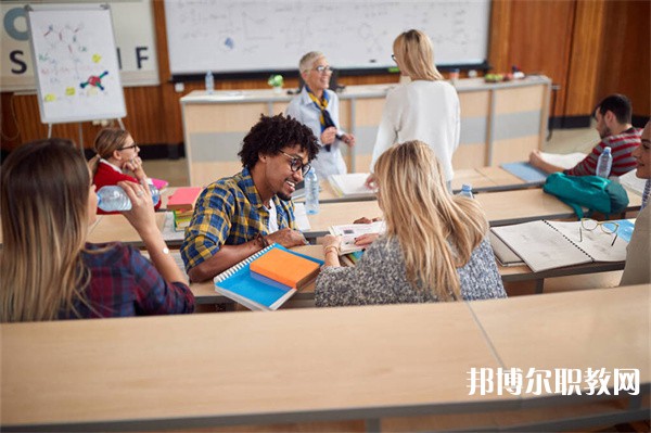 廣東哪里的職業(yè)學校能讀工藝美術(shù)（工藝美術(shù)品設(shè)計與制作）專業(yè)